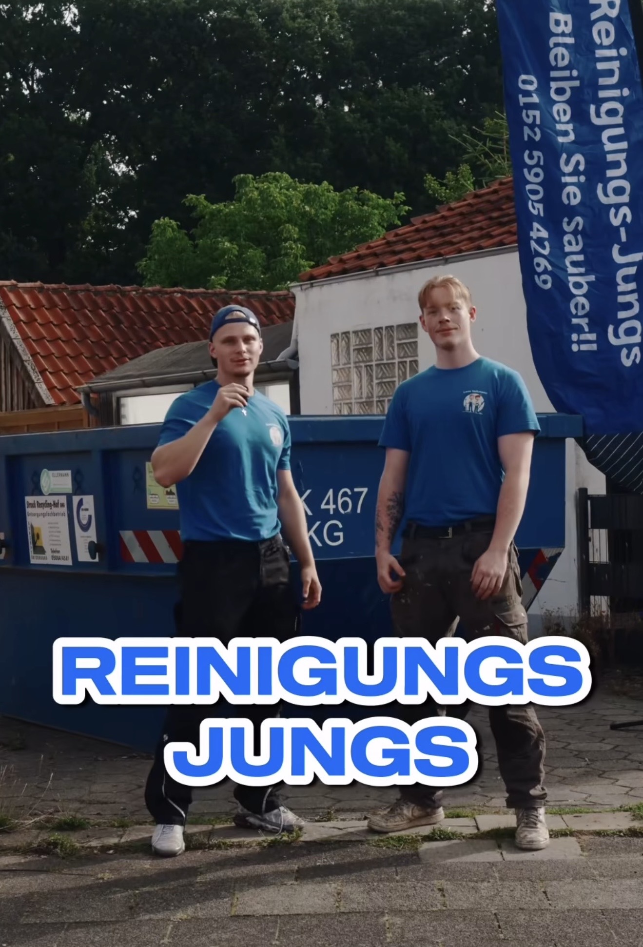 Jannik Schmidt bei einem Kurzvideo-Dreh mit Reinigungs-Jungs